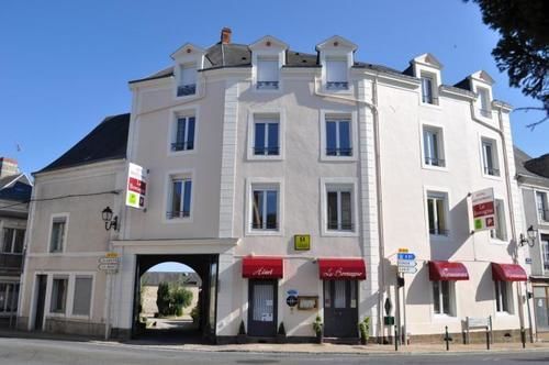 Logis Le Bretagne Hotel Sillé-le-Guillaume Eksteriør billede