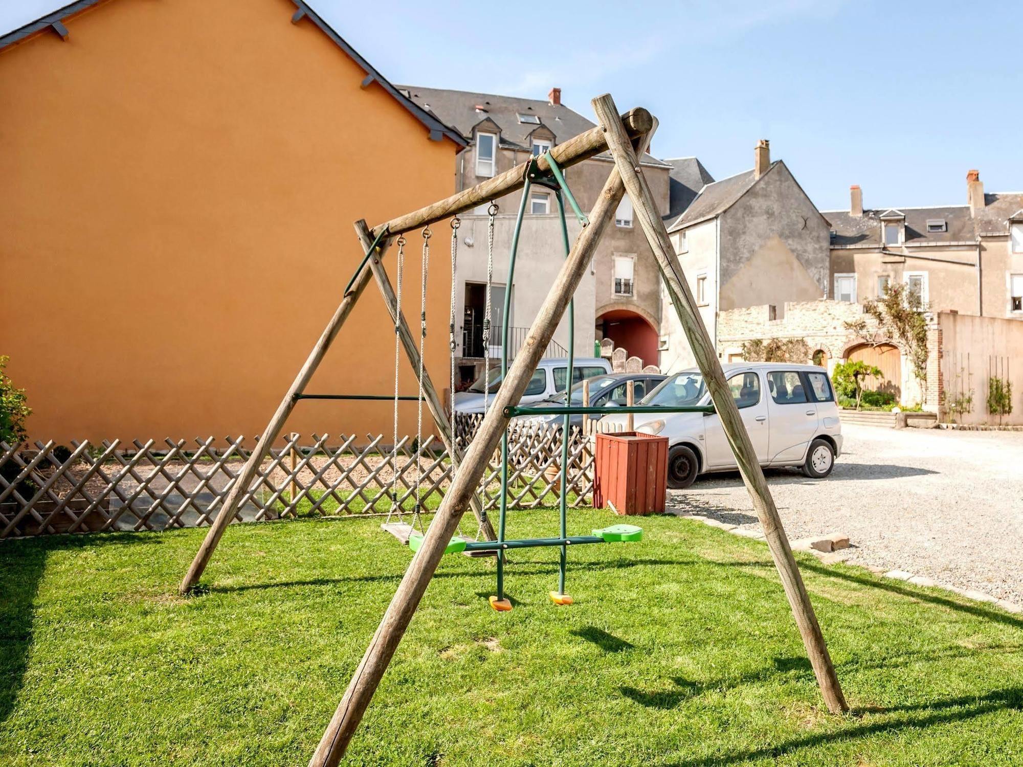 Logis Le Bretagne Hotel Sillé-le-Guillaume Eksteriør billede
